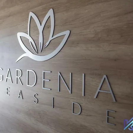 Gardenia Sea Side Topaz 6